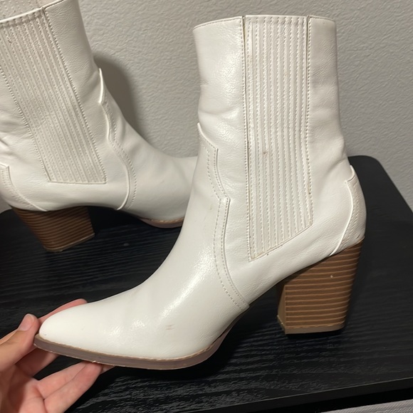 LuLus white boots - Picture 7 of 7
